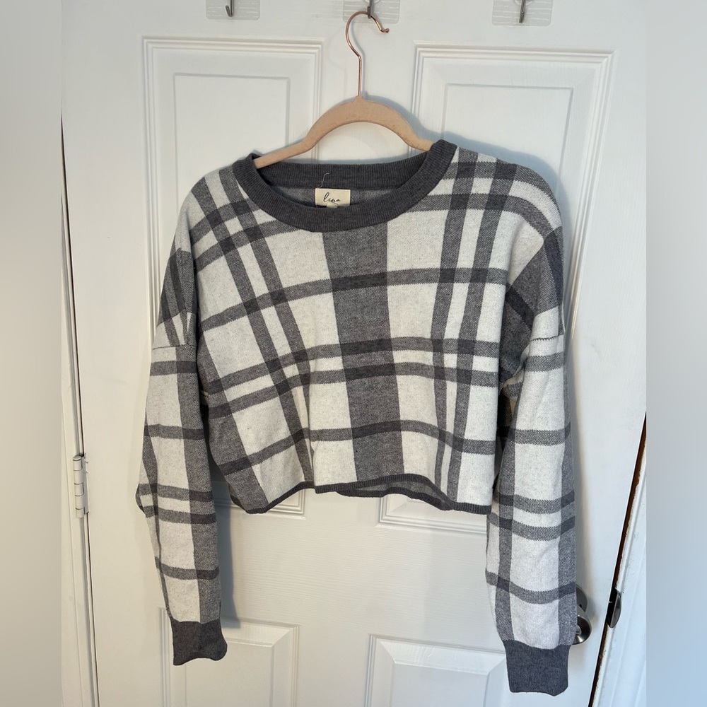 Cropped, business casual, stylish sweater